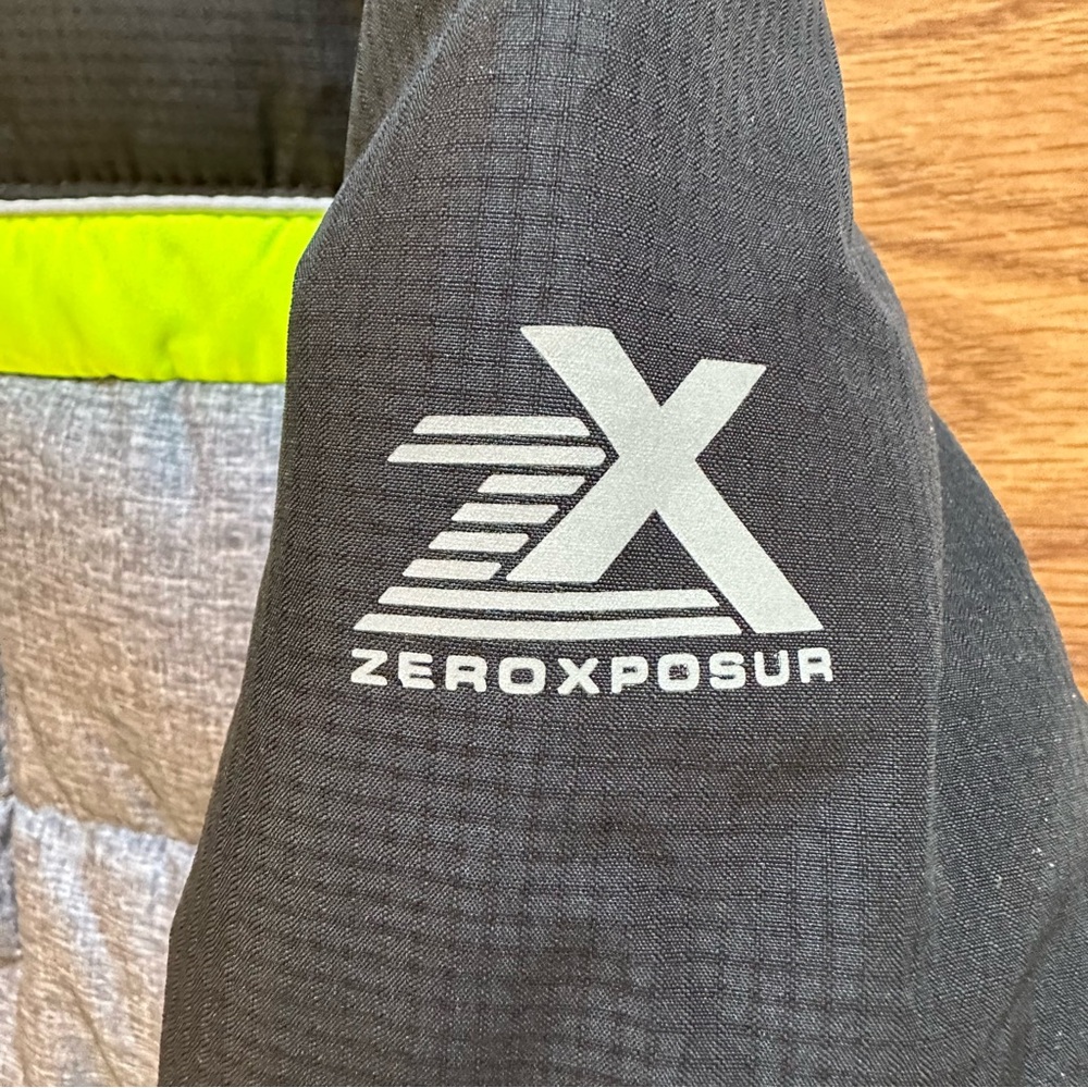 ZeroXposur XS 4-5 Boys Full Zip Hooded Lined Winter Coat Black Neon Yellow EUC! - Picture 4 of 13
